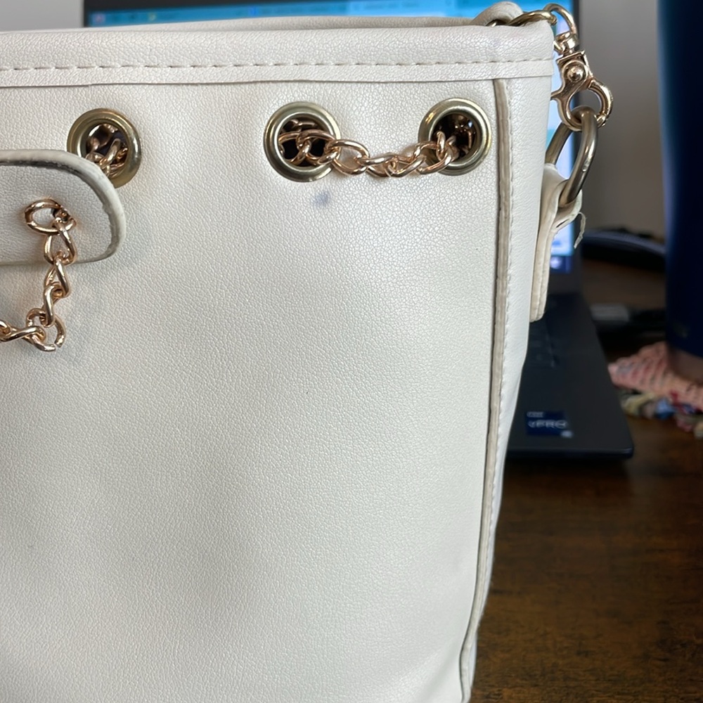 Floral accent purse. - Picture 5 of 5